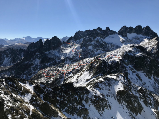 Vue de l'itinéraire depuis le sommet à l'aplomb du Lac de la Croix (alt 2725m)