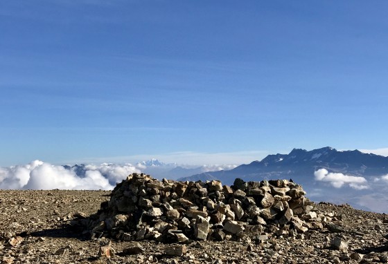 Abri de bivouac au sommet du Taillefer