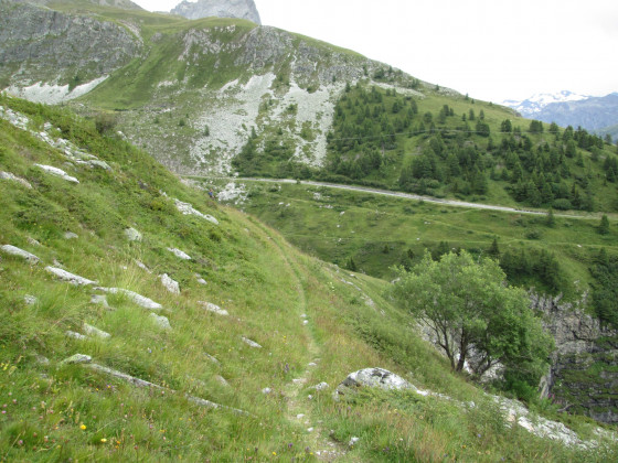 Descente vers les gorges de la Sassière