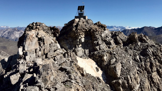 Du sommet Sud, vue sur le sommet principal à 3320m