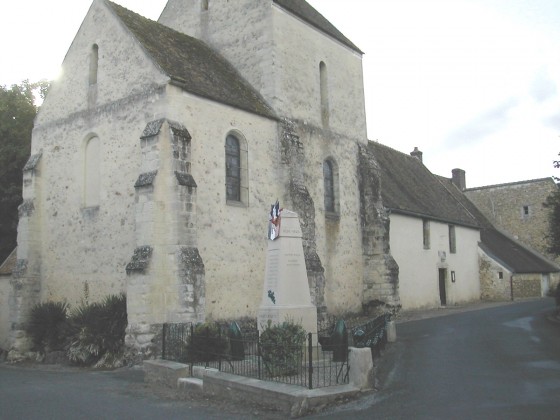 Eglise et monument aux morts