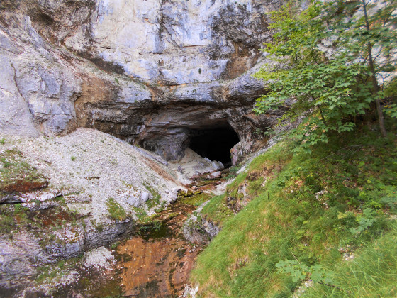 Grotte de la source du Guiers