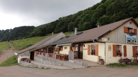 Photo : La ferme-auberge du Strohberg au pied du Petit Ballon