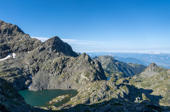 Le Lac du Petit domenon , et les lac de la pra au fond