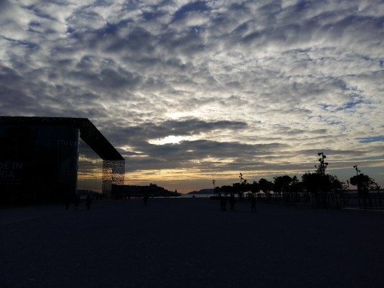 La nuit tombe sur le Mucem