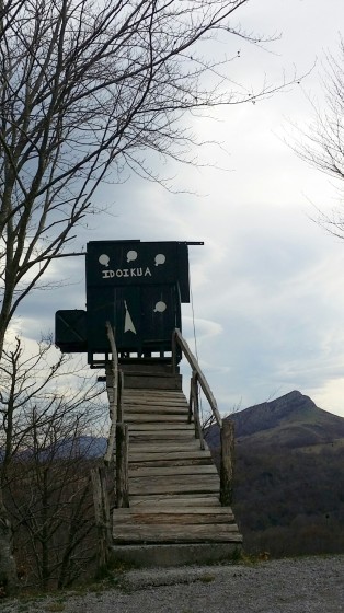 La palombière suspendue Idoikua et ses "raquettes blanches"