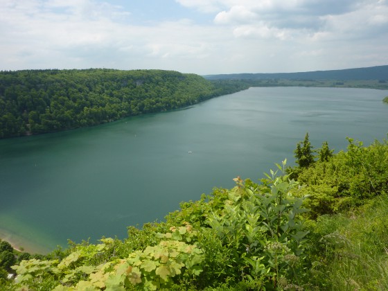 Lac de Chalain vu depuis le belvédère.