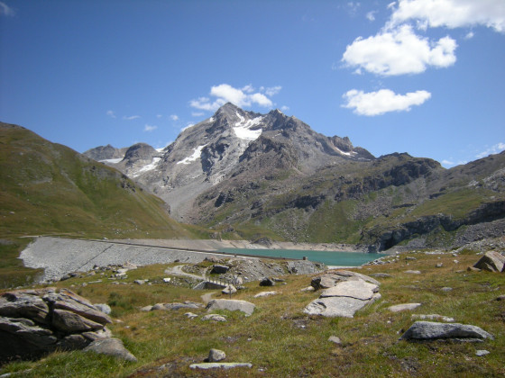 Le barrage de la Sassière et la Tsanteleina