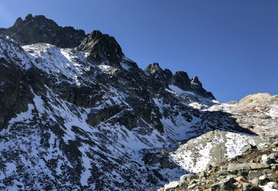 Le couloir sous l'arête NE de l'aigulle d'Olle