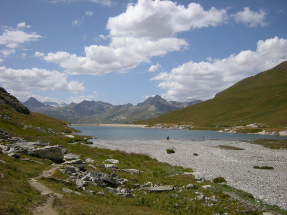 Le glacis amont du lac du Saut