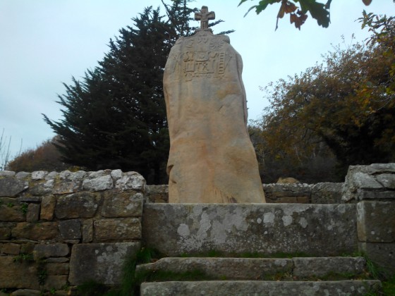 Le Menhir de Saint-Uzec