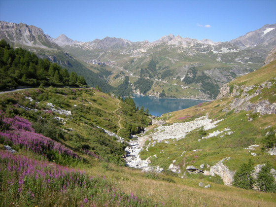 Le ruisseau de la Sassière dans sa vallée inférieure encaissée