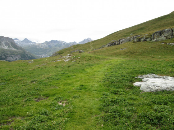 Le sentier herbeux vers la Clittaz