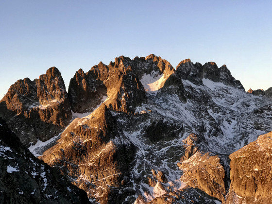 Les Aiguilles de l\'Argentière à l\'aurore