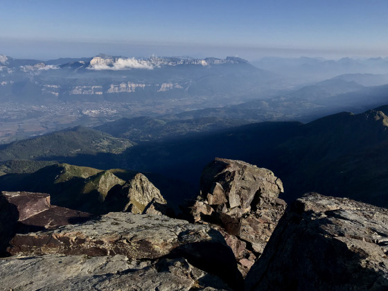 Les dalles du sommet de la Grande Lance de Domène