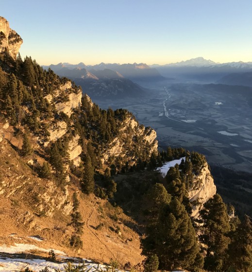 Lever du soleil sur le sangle, les Bauges et le Mont-Blanc