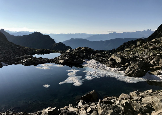 Névés dans le lac de la Valette