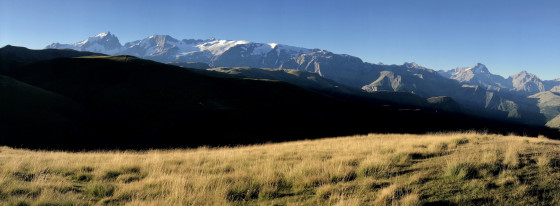 Panorama au Sud vers les glaciers de Lans