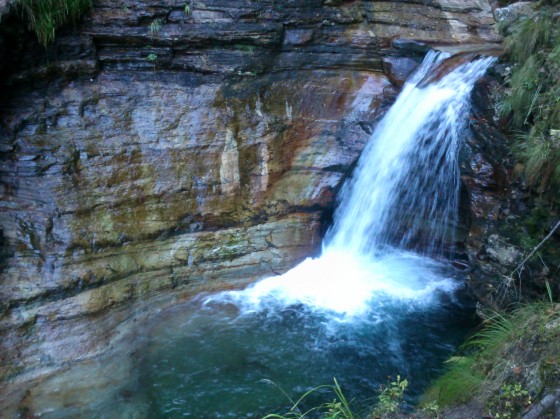 petite cascade proche du gouffre