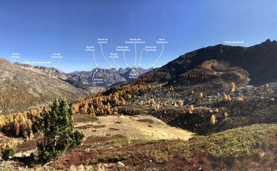 Photo annotée des sommets autour de la Roche des Prés