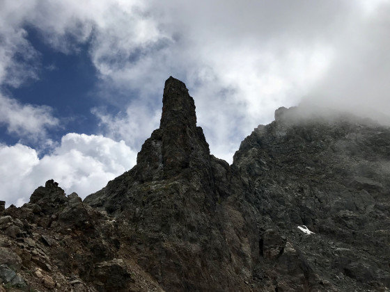 Promontoire dominant le Col des Lances