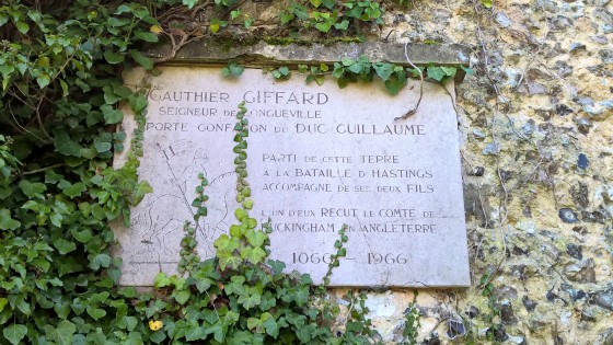 Ruines du château féodal de Longueville-Sur-Scie.