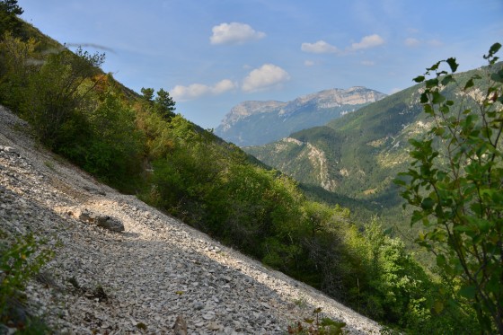 Sentier à flanc de montagne