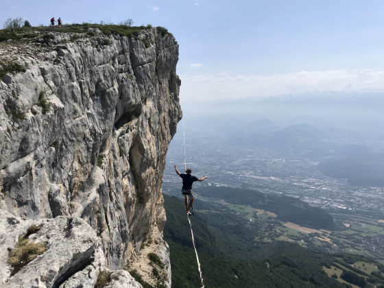 Un «slack liner» en action