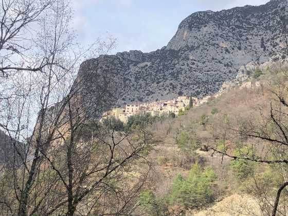 Vue d'Aiglun depuis l'Est&eacute;ron