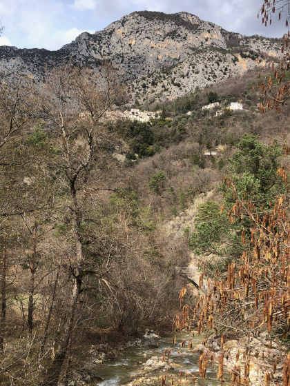 Vue d'Aiglun depuis l'Estéron