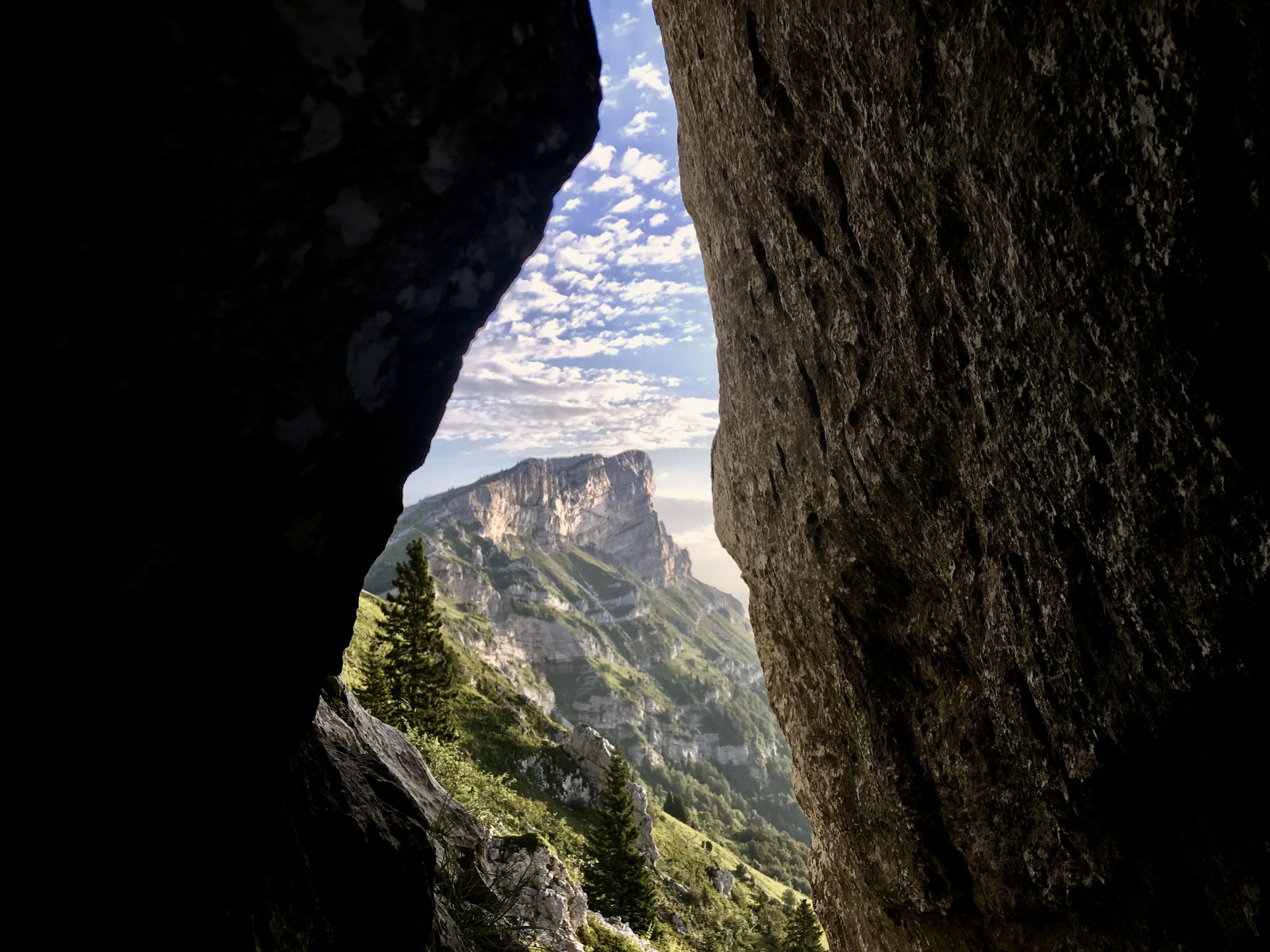 Le Pic Saint-Michel vu par la Pierre Fendue