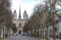 002 – Echappée visuelle sur : La Cathédrale Saint Bénigne (fin 13e) – vue depuis la rue Mariotte.