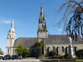 Au bourg, l'église Saint-Pierre et la chapelle Saint-Mathurin