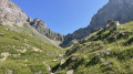 Au fond, la "cheminée" qui permet l'arrivée au Grand Lac