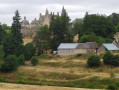 Au loin le Château des Rochers