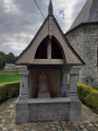 Au pied de l'église