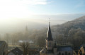 Barbirey, dans la brume, depuis la montée des Cunissères, en allant vers La Casquette.