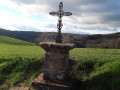 Belle croix,180 m après le cimetière