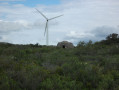 cabane et éolienne