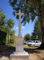 Calvaire près de la mare du village.