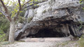 Cavité sous la roche