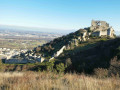 Château ruiné et crêtes de la Montagne de Crussol