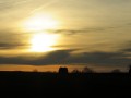 Coucher de soleil sur une ancienne loge de vigne