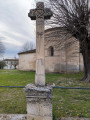 Croix de mission devant l'église