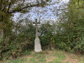 Croix sur le bord du chemin