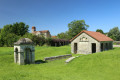 Denèvre : lavoir et église