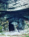 Descente dans la grotte de la Glacière.