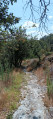 Descente sur le chemin rocailleux