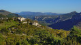 En redescendant sur les ruines de Châteauneuf-les-Moustiers