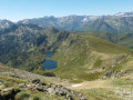 Etangs Bleu et Noir et chemin à suivre sur la crête ouest